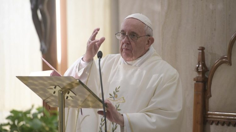 Der Papst bei der Predigt in Santa Marta
