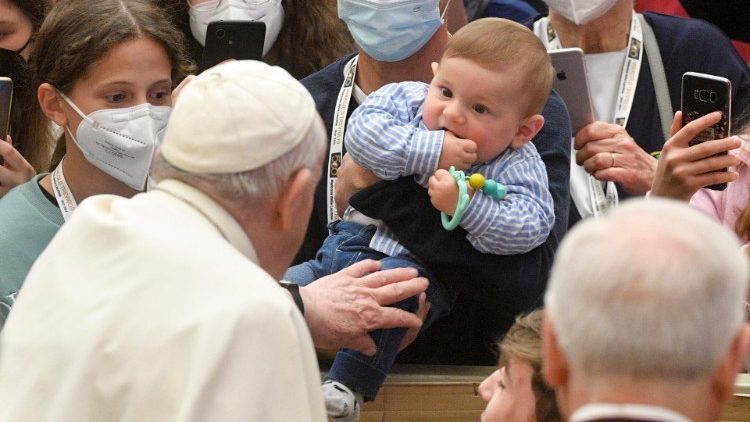 Der Papst begrüßte die Gemeinschaft in der Audienzhalle