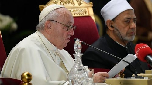 Pope in Bahrain: Prayer and fraternity are our modest but effective weapons