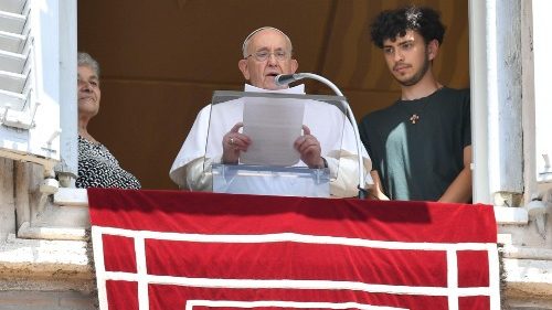 Папа: укреплять союз между молодежью и стариками