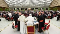 Bei der ersten Synodenversammlung von Oktober 2013