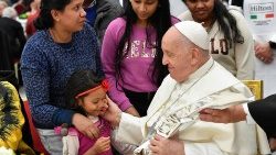 El Aula Pablo VI acogerá, como en años anteriores, una nueva edición del almuerzo del Santo Padre con las personas más necesitadas. Asimismo, la semana previa a la Jornada Mundial de los Pobres las comunidades cristianas están invitadas a centrar su atención pastoral en ellos.
