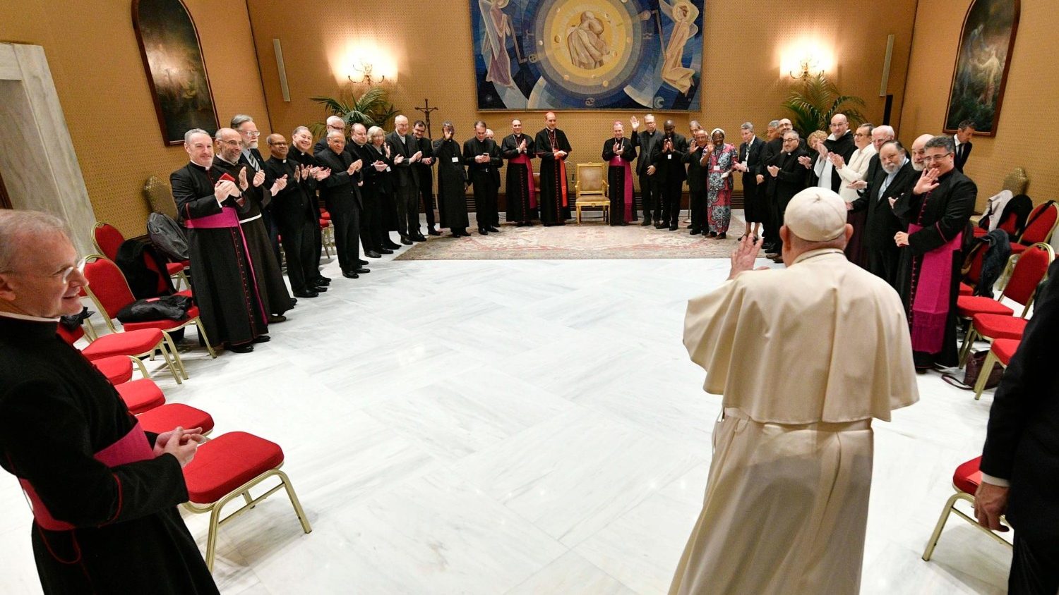 Papa Francisco: a Igreja é mulher, devemos desmasculinizá-la - Vatican  News