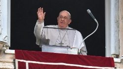 Papst Franziskus beim Mittagsgebet am Sonntag