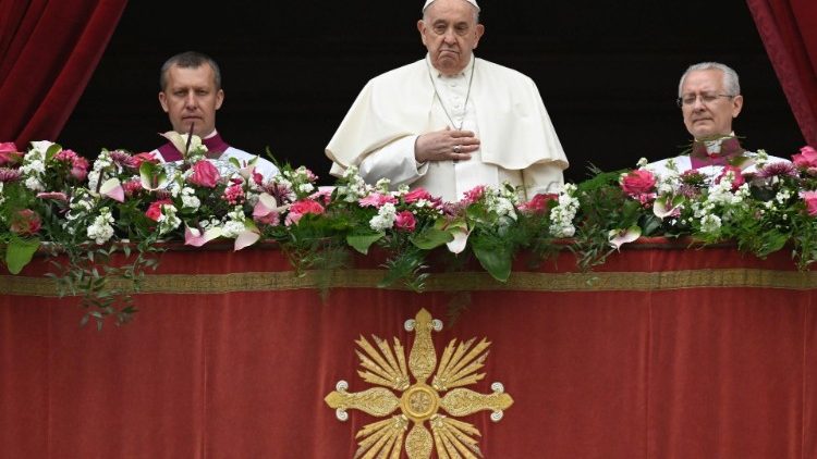 Pope Francis gives his 2024 Easter Urbi et Orbi blessing