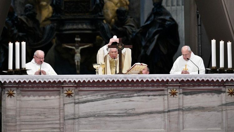 Santa Missa presidida pelo cardeal Giovanni Battista Re na Basílica de São Pedro