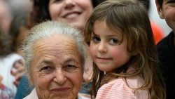 2024.04.27 Daži no Itālijas fonda "Età Grande" rīkotās veco ļaužu un mazbērnu tikšanās dalībniekiem