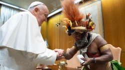 Mundiya Kepanga, de Papua Nuova Guinea, recebido pelo Papa no Vaticano em 08/05/2024