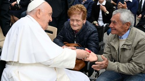 Papa: diante do descarte e solidão na velhice, coragem em não abandonar os idosos 