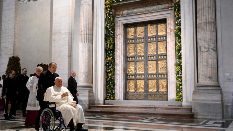 Papa Francesco presenzia alla consegna e lettura della Bolla di indizione del Giubileo 2025