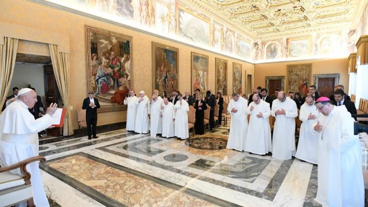 Papa com os monges da Abadia de Montevergine