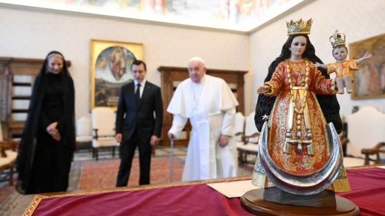 O Papa com Daniel Noboa Azín, presidente da República do Equador