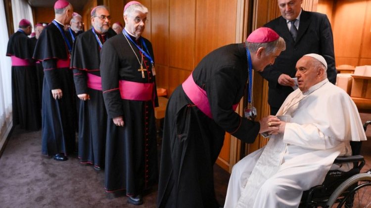 Il saluto dei vescovi italiani a Papa Francesco