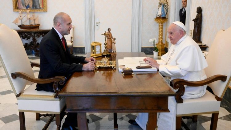 Papa Francisco e o presidente da Bulgária, Rumen Radev