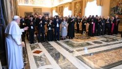 البابا فرنسيس يستقبل المشاركين في الجمعية العامة للأعمال الحبرية الرسولية ٢٥ أيار مايو  ٢٠٢٤