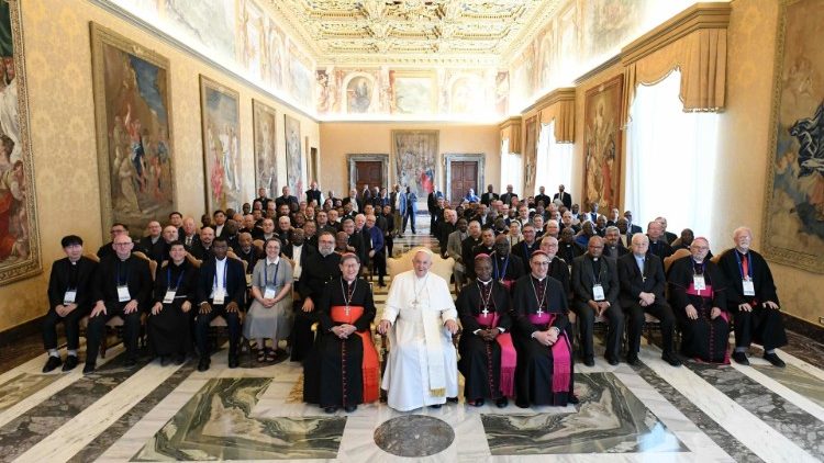 Papa Franjo sa sudionicima Generalne skupštine Papinskih misijskih djela