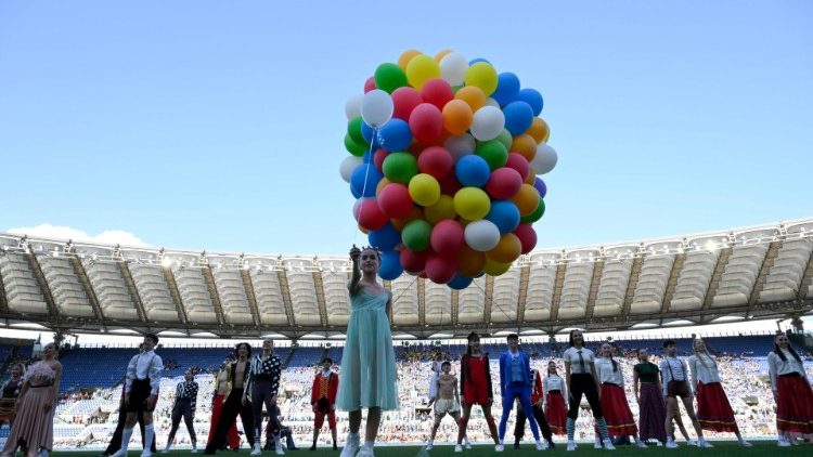 Estádio Olímpico de Roma na I Jornada Mundial das Crianças
