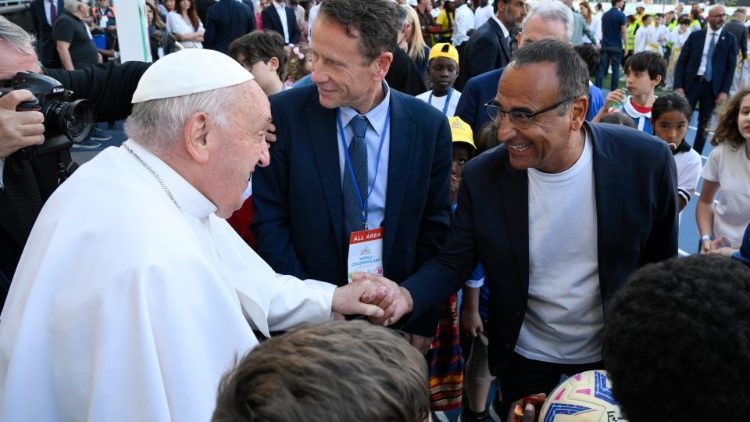 O Papa com o apresentador televisivo Carlo Conti