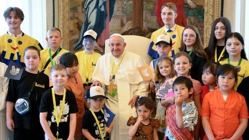 Papež přijal skupinu ukrajinských a palestinských dětí v rámci Světového dne dětí