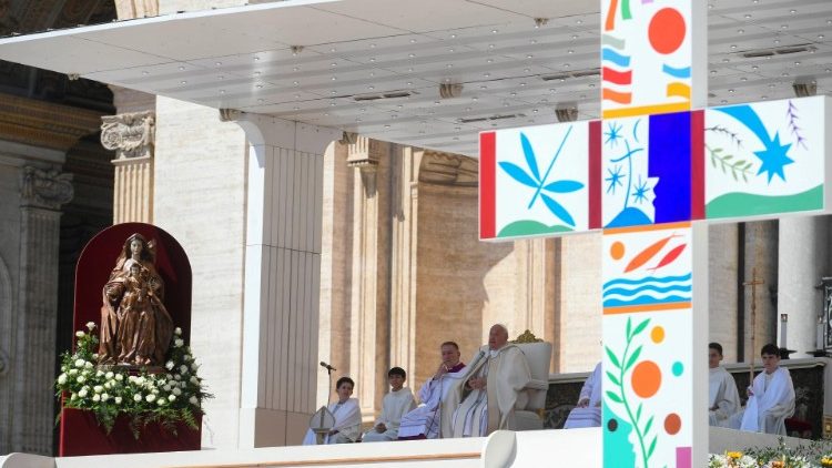 Papež je med homilijo z otroki vzpostavil dialog o Sveti Trojici