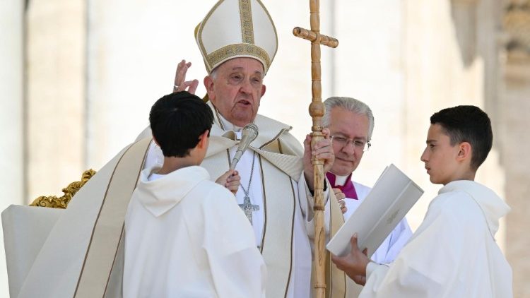 Pope Francis presides over mass on World Children's Day