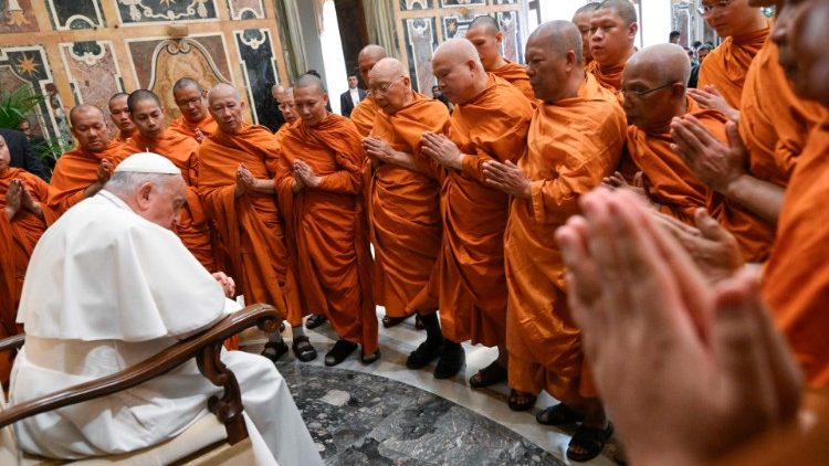 Papa Franjo s izaslanstvom budističkih monaha iz Tajlanda