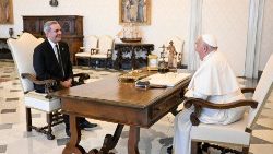 البابا فرنسيس يستقبل رئيس جمهورية الدومينيكان