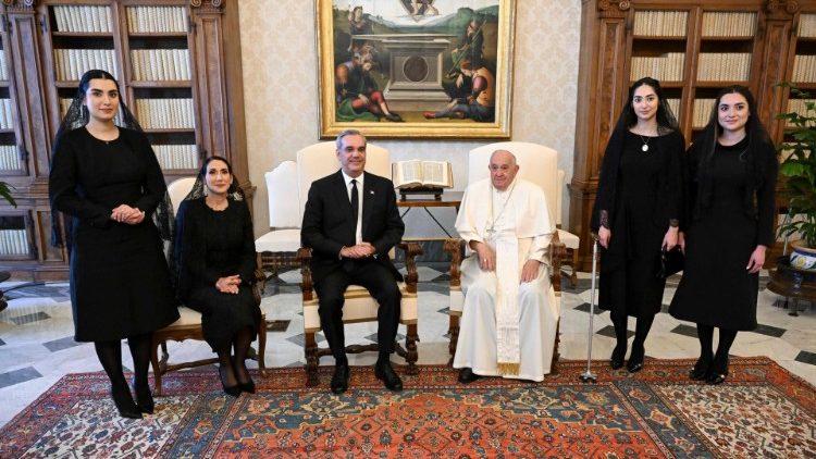 Francisco com o presidente da República Dominicana, acompanhado de sua família