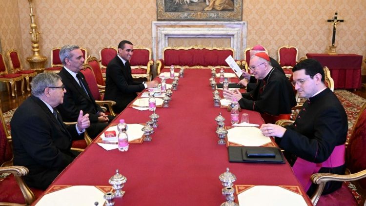 Encuentro del presidente dominicano en la Secretaría de Estado del Vaticano