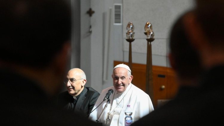 로마교구의 젊은 사제들을 만난 프란치스코 교황
