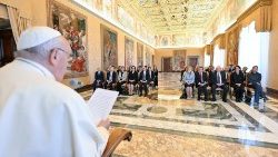 Participantes dos Diálogos por uma Finança Integralmente Sustentável, promovidos pela Fundação Centesimus Annus Pro Pontifice (Vatican Media)