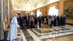 البابا فرنسيس يستقبل المشاركين في مبادرة تنظمها مؤسسة "السنة المئة" الحبرية بعنوان "حوارات من أجل مالية مستدامة بشكل متكامل" ٣ حزيران يونيو ٢٠٢٤
