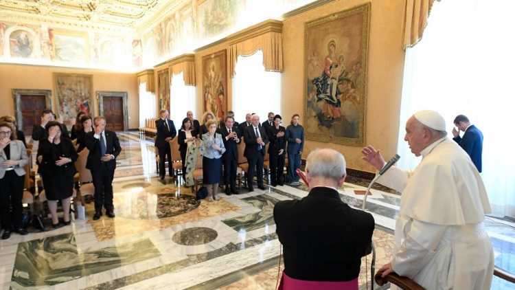 Participantes dos Diálogos por uma Finança Integralmente Sustentável, promovidos pela Fundação Centesimus Annus Pro Pontifice (Vatican Media)