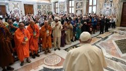 Pope Francis meets with participants in interreligious dialogue conference organized by Focolare Movement