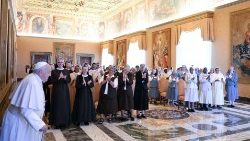 El Papa recibió en audiencia a las Hermanas de San Félix de Cantalicio y a las Hijas de Nuestra Señora de la Misericordia, participantes en sus respectivos capítulos generales.