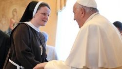 Ferenc pápa fogadta a Cantalicei Szent Félix-ről nevezett lengyel nővéreket 