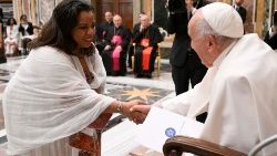 Le Pape reçoit les lettres de créances des nouveaux ambassadeurs près le Saint-Siège.