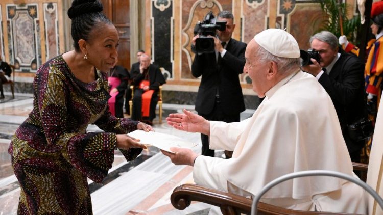 Presentación de las cartas credenciales de los embajadores ante la Santa Sede de Etiopía, Zambia, Tanzania, Burundi, Qatar y Mauritania - sábado 8 de junio de 2024. (Vatican Media)