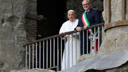 Il Papa: Roma città universale, il Giubileo migliori decoro e servizi e avvicini le periferie