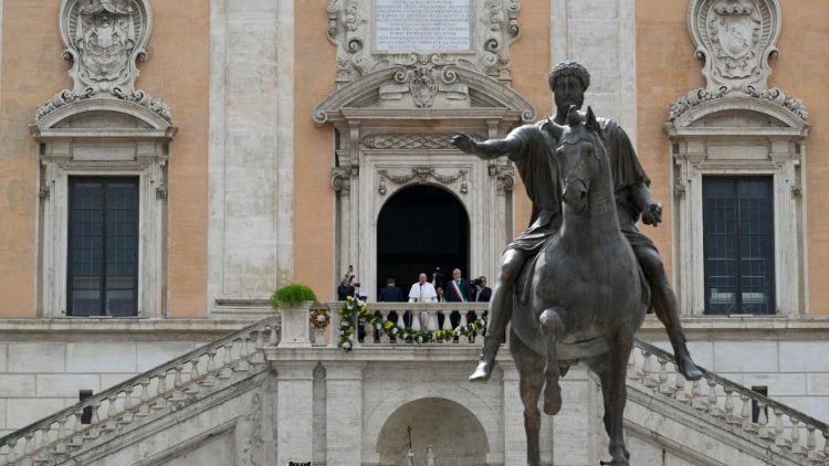 Il saluto del Papa ai cittadini romani riuniti in Piazza del Campidoglio