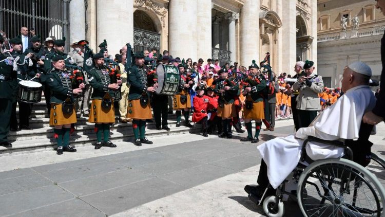 Glazbenici iz Irske pukovnije svirali su za papu Franju ranije danas