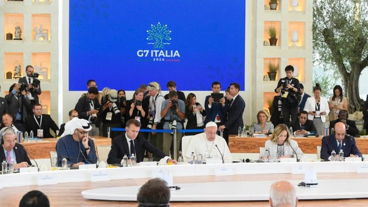 G7. Papa Francisc a luat parte la sesiunea dedicată Inteligenței Artificiale