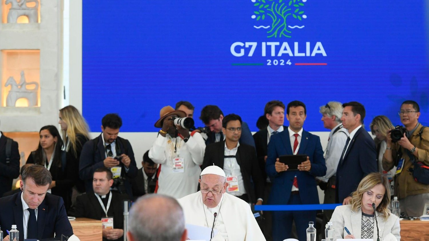 Papa en el G7: Ninguna máquina debería elegir matar a un ser humano