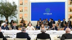 Le Pape François s'exprimant lors du G7 dans les Pouilles, au Sud de l'Italie, vendredi 14juin 2024.