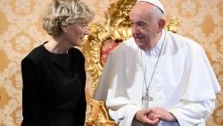 Joyce Napier, Kanadas Botschafterin beim Heiligen Stuhl, hat Papst Franziskus diesen Freitag im Vatikan getroffen