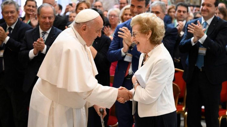 Saludo del Papa a la presidenta, Anna Maria Tarantola