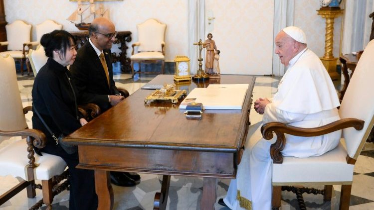 Le Pape reçoit le président de Singapour, Tharman Shanmugaratnam, et son épouse.