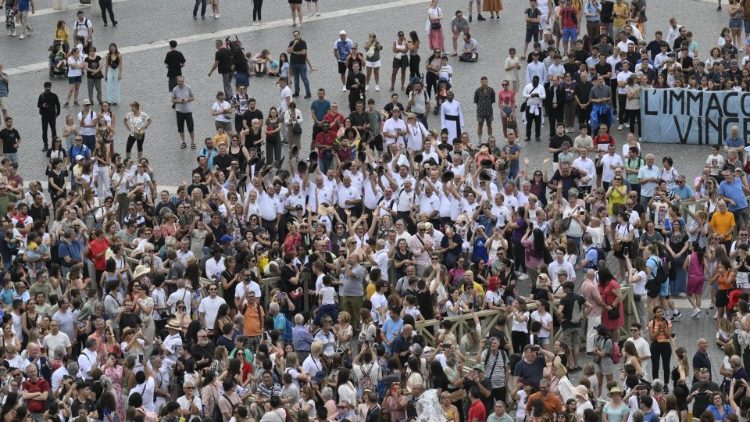 Паломники на площади Святого Петра (23 июня 2024 г.)