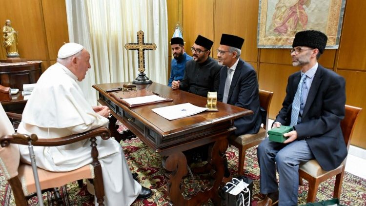 Pope Francis with Muslim representatives from Bologna