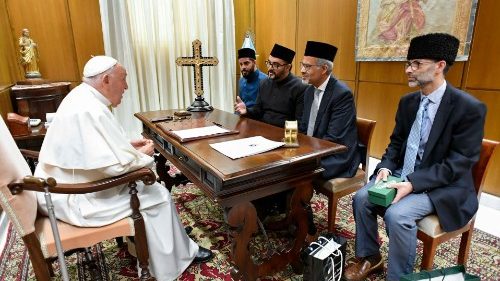 El Papa con una delegación de la Mezquita de Bolonia.